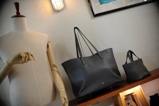 大小二つの新作トートバッグ